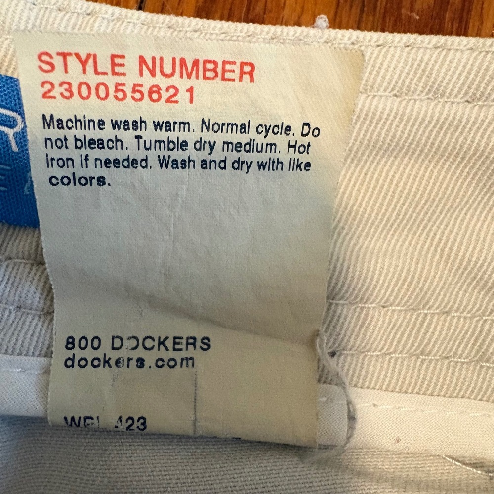 Dockers Women 8P MED Khaki Pants Nouveau Fit Straight Leg Beige 30"X27" - Picture 4 of 7